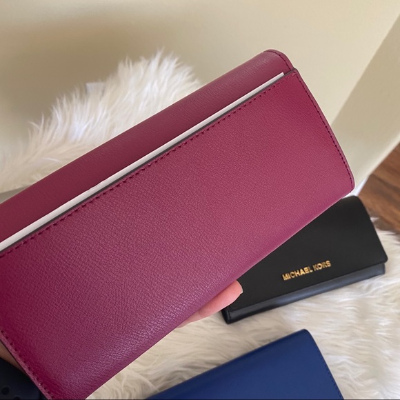 Michael Kors large carryall wallet clutch - Picture 5 of 12